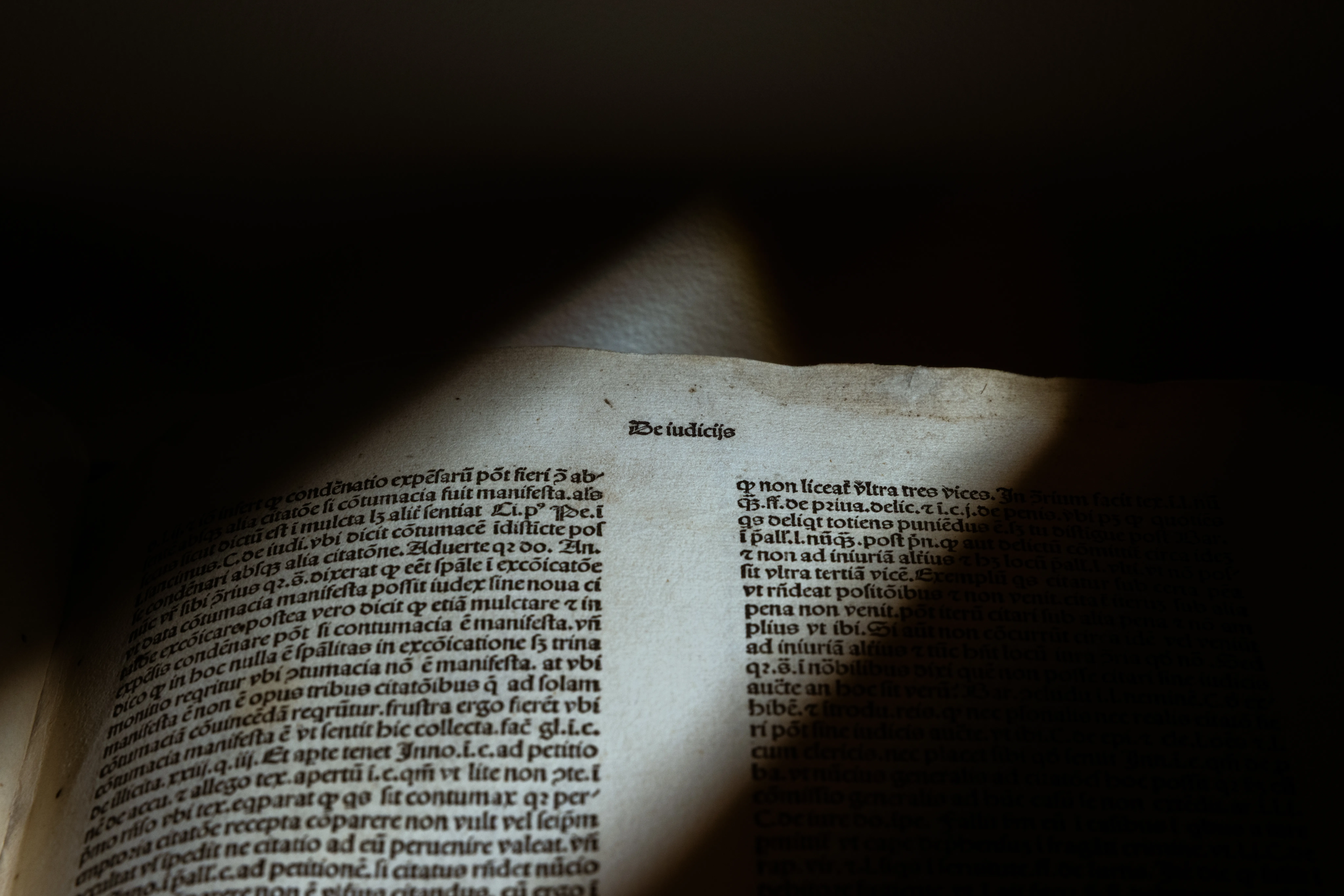 fotografia di un libro antico